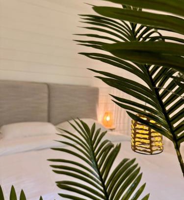 Bas du Fort Apartment | T2 cosy avec mezzanine, piscine & plage à pied