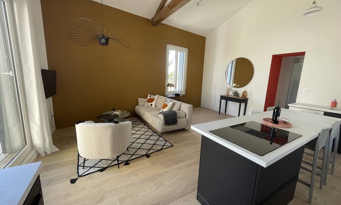 Clapiers Apartment | T3 apartment in traditional stone Mediterranean farmhouse