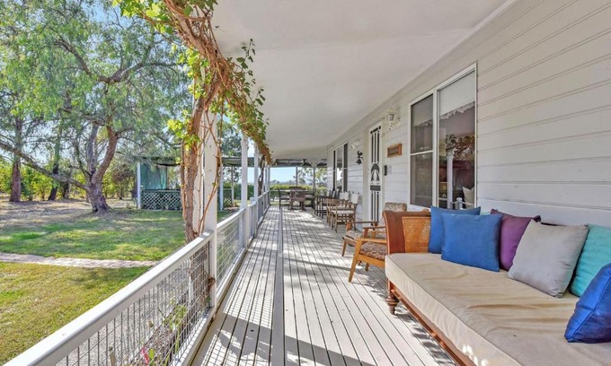 Bellbird House | Tabitha Hill Estate close to wineries and nature