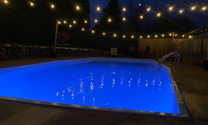 West End House | Tacomas only heated pool!