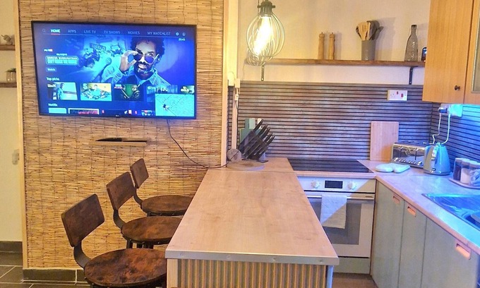 Gabalfa Apartment | Taff Cottage - Stylish family friendly gateway by River Taff with free parking