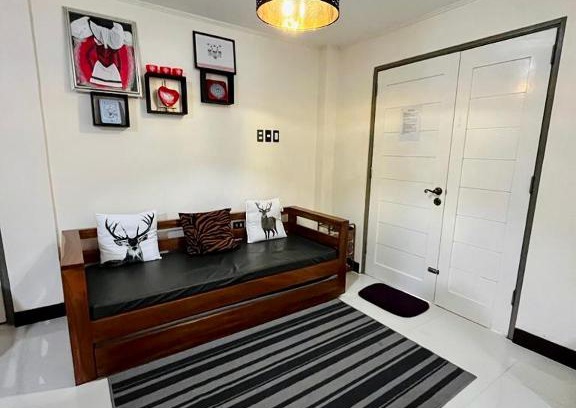 Tagaytay Apartment | Tagaytay Swiss cabin Netflix/Wifi/Parking