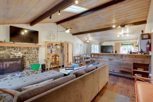 Lower Kingsbury House | Tahoe Home 3 Mi to Heavenly Mountain Resort!