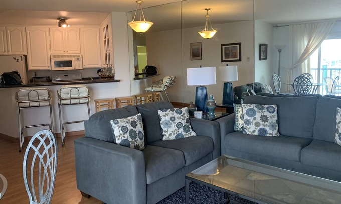 Hollywood Condo | Take Advantage of Our Spring Special! Book Now thru June and get a 15% discount!