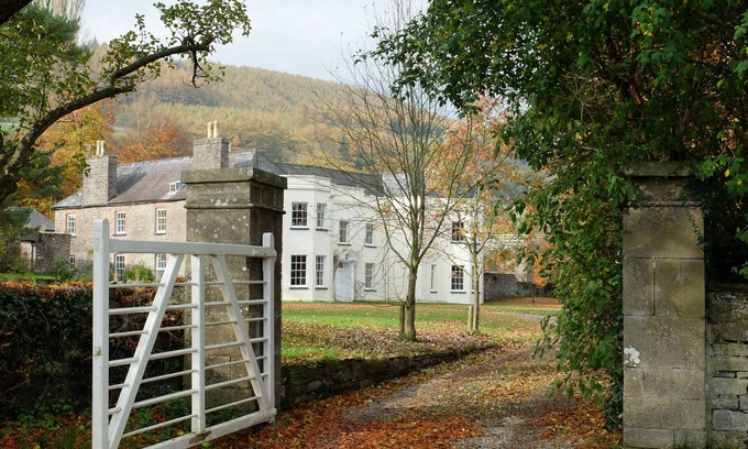 Llanfihangel Tal-y-llyn House | Tall John's House: Large Georgian Manor House In Extensive Grounds near Brecon