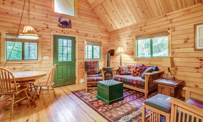 Pocono Lake Cabin | Tall Pines Log Cabin Retreat UPGRADED WITH FIBER OPTIC INTERNET