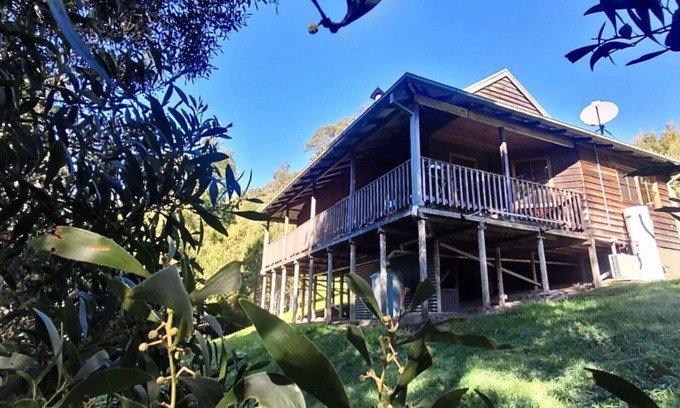 Apollo Bay Cottage | Tall Trees Eco Retreat - Satinwood Cottage