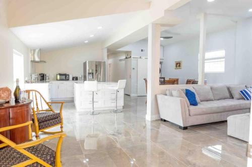 East Lake Apartment | Tampa Bay Oasis