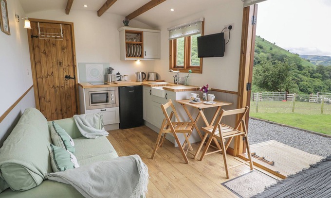 Acrefair Cottage | Tan Y Castell Shepherds Hut