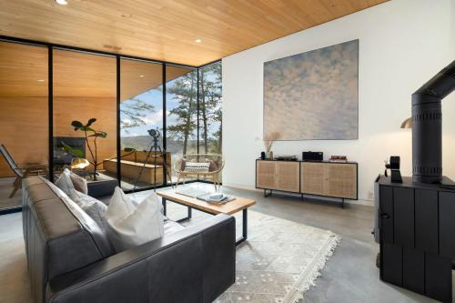 Rogers House | Tanglewood Cabin-Lake Access-Private-Modern