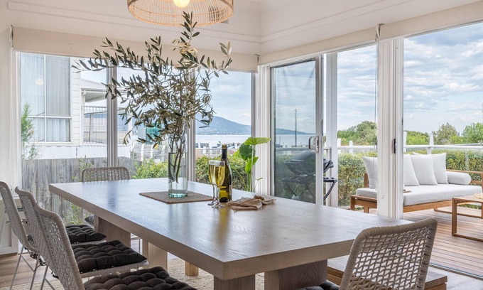 Safety Beach House | Tassells Beach House - Hop, skip & a dog walk to the beach