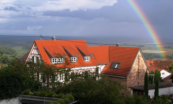 Gleiszellen-Gleishorbach Apartment | Tasteful top floor apartment in the southern Palatinate winegrower's house