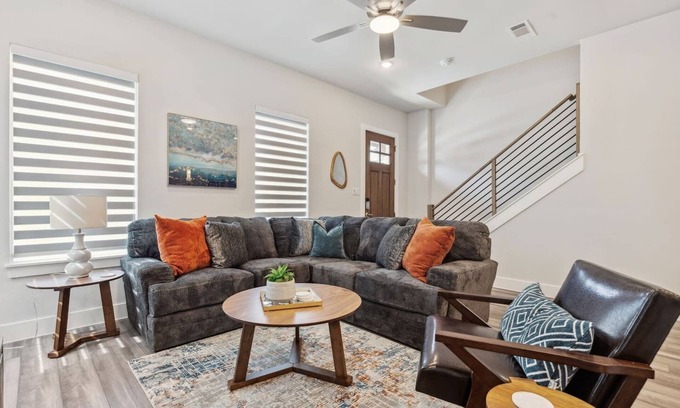 Vickery Meadow House | TCH - Spacious 3bd/2.5ba in Dallas with Workspace