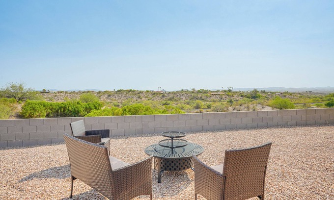 Wickenburg House | Tee Off & Soak in Mtn Views: Arizona Desert Oasis!