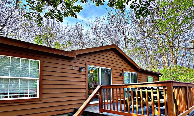 Put-in-Bay Cabin | Ten People Can Enjoy this Big Cottage at the Island Club - 3 BR, 2 BA - IC81