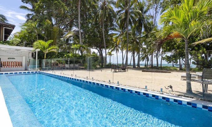 Oak Beach House | Tenterfield Beachfront Luxury 4 Bedroom Holiday Home