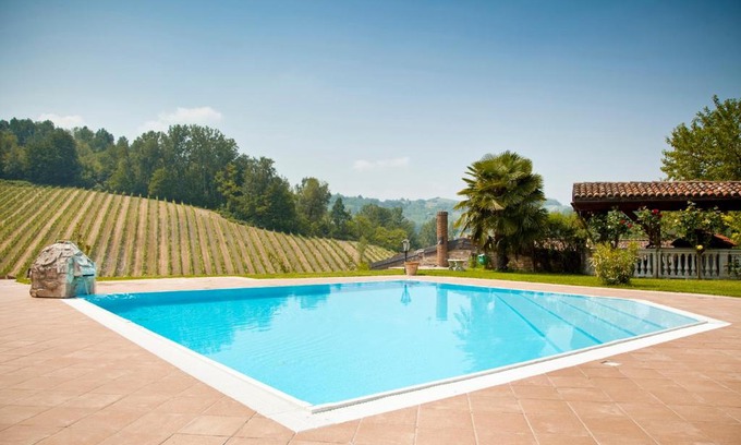 Castel Boglione House | Tenuta Cà dei Mandorli