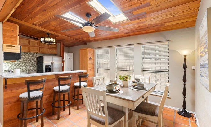 Northeast Heights House | Terra Cotta, 1QN, 1 Futon, near I-25/I-40