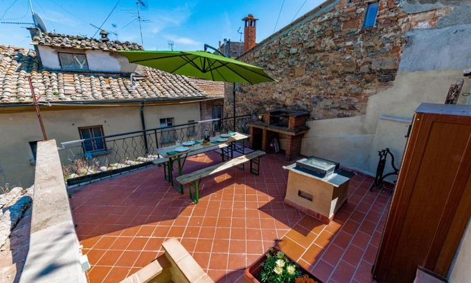 Volterra Apartment | Terrazza dei Sarti Central Volterra Penthouse 6 Beds & More