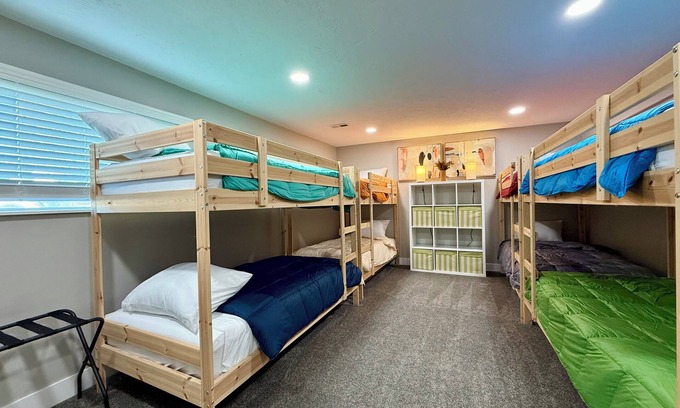 Fairpark House | Terrific 5-bedroom bunk house with Jordan River Trail access near downtown SLC