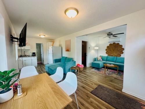 Sunrise Beach House | Terrific lake view On the shoreline