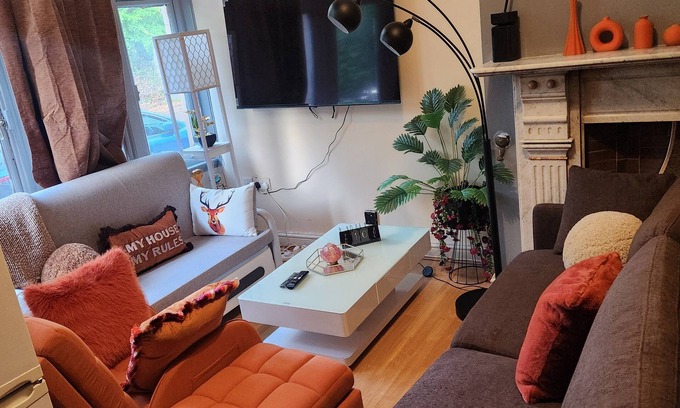Wolverhampton Apartment | Tettenhall, Wolverhampton offers a variety of attractions includ historical site