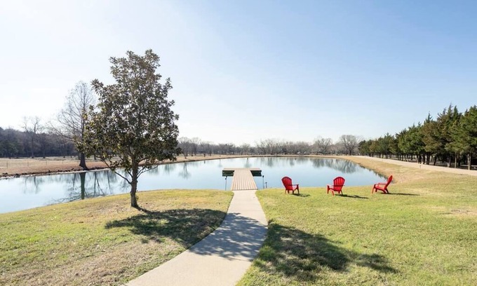 Dallas Other | Texas Ranch House with 5 bedrooms & Fish Pond