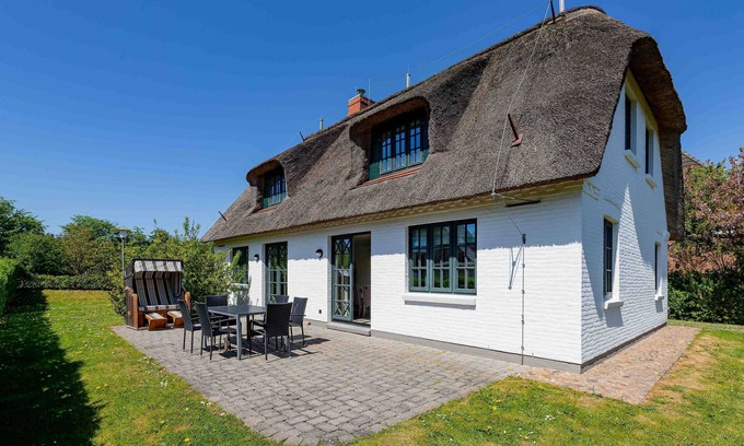 Wrixum House | Thatch and sea