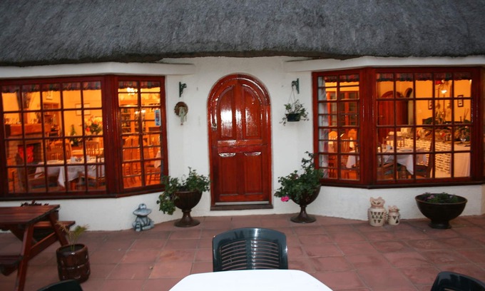 Curry's Post House | Thatchings Guest House