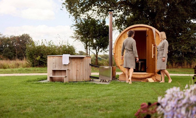 Kotten House | The 2-person version of the holiday villa Amalia 2 is equipped with a spacious sauna and a Hot tub. From the sauna, you have a view of the beautiful bocage landscape.
