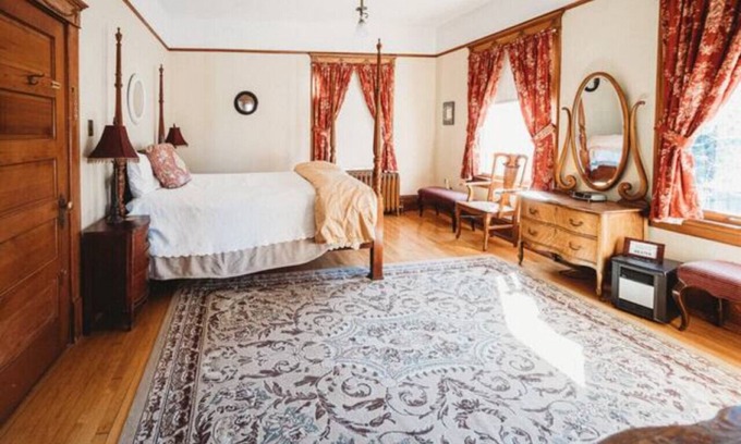 Trinidad Bed & Breakfast | The Amati Suite · 1 BR Suite in Historic Mansion!