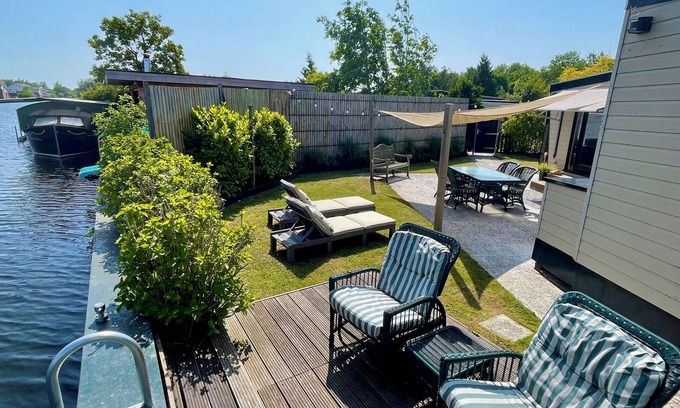 Vinkeveen Ski Chalet | The Amsterdam Chalet at The Lake! A small paradise 10 minutes from Amsterdam