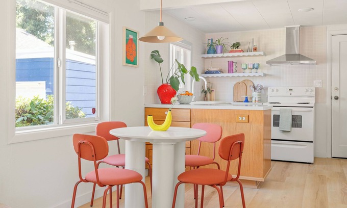 Beaverton House | The Angel’s Apron is a cozy, food-themed bungalow on peaceful Angel Avenue tucked away in Beaverton, OR. Minutes from downtown, eateries, and Portland attractions, it’s the perfect snug retreat after exploring the city, wine country, or Oregon coast.