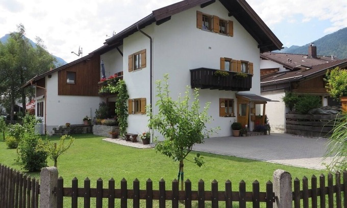 Farchant Apartment | The apartment is located in the beautiful Werdenenfelser Land on the Zugspitze.