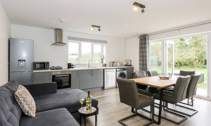 Wisbech Cottage | The Apple Shed