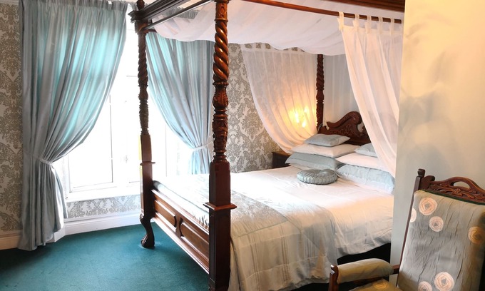 St Austell Bed & Breakfast | The Arches B&B