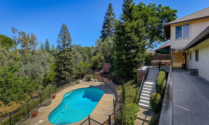 Redding House | The ARK Villa | MTN Views🌄 Game Room🏓 Pool🌊