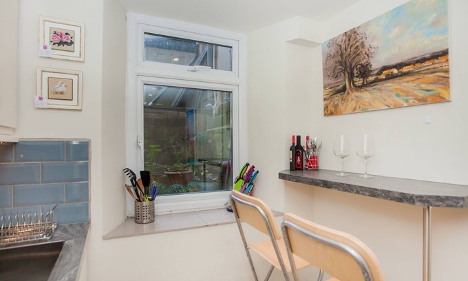 Bath Apartment | The Art Studio