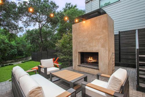 South Lamar Apartment | The ATX South Lamar Creekside Retreat with a pool