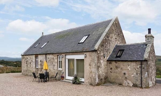 Forsinard Cottage | THE AULD KIRK, family friendly, luxury holiday cottage in Melvich