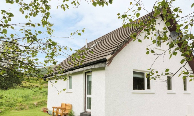 Tyndrum Cottage | THE AULD TYNDRUM COTTAGE, pet friendly, with open fire in Tyndrum