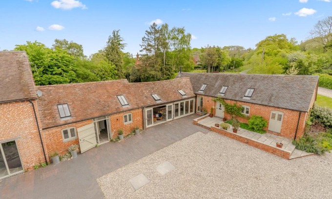 Callow Hill House | The Barn at Kington Grange