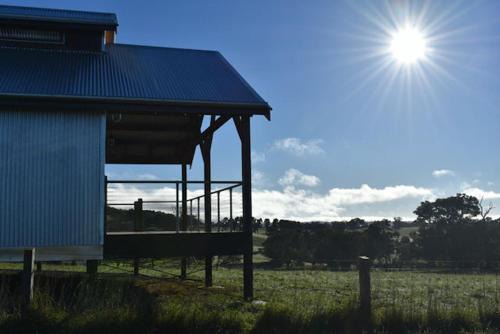 Brukunga Bed & Breakfast | The Barn at Piney Ridge Farm - Bed & Breakfast