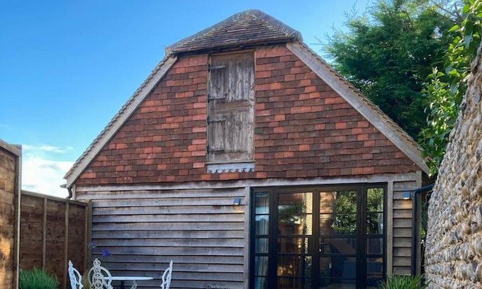 Ford House | The Barn by the beach at The Well House, Climping