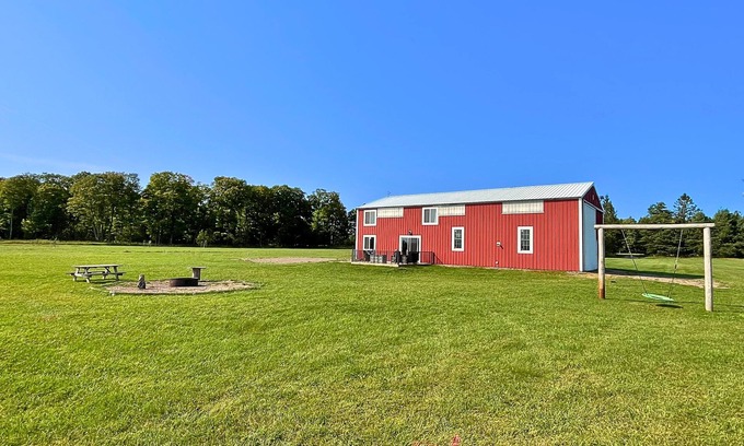 Butternut Cabin | The Barndominium | 5 Bed, 2 Bath