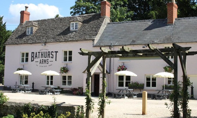 North Cerney Hotel | The Bathurst Arms