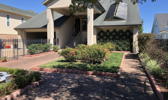 Clear Lake Shores House | The Bay House Kemah - Houston area Bayfront Home w/Elevator & Bay Views