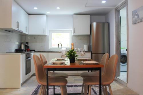 Salamis House | The Beach White House