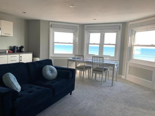 Worthing Apartment | The Beachfront Lookout a Stunning Apartment with Perfect Sea View