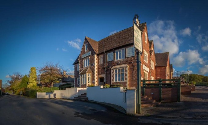 Stonehouse Hotel | The Beacon & Railway Hotel